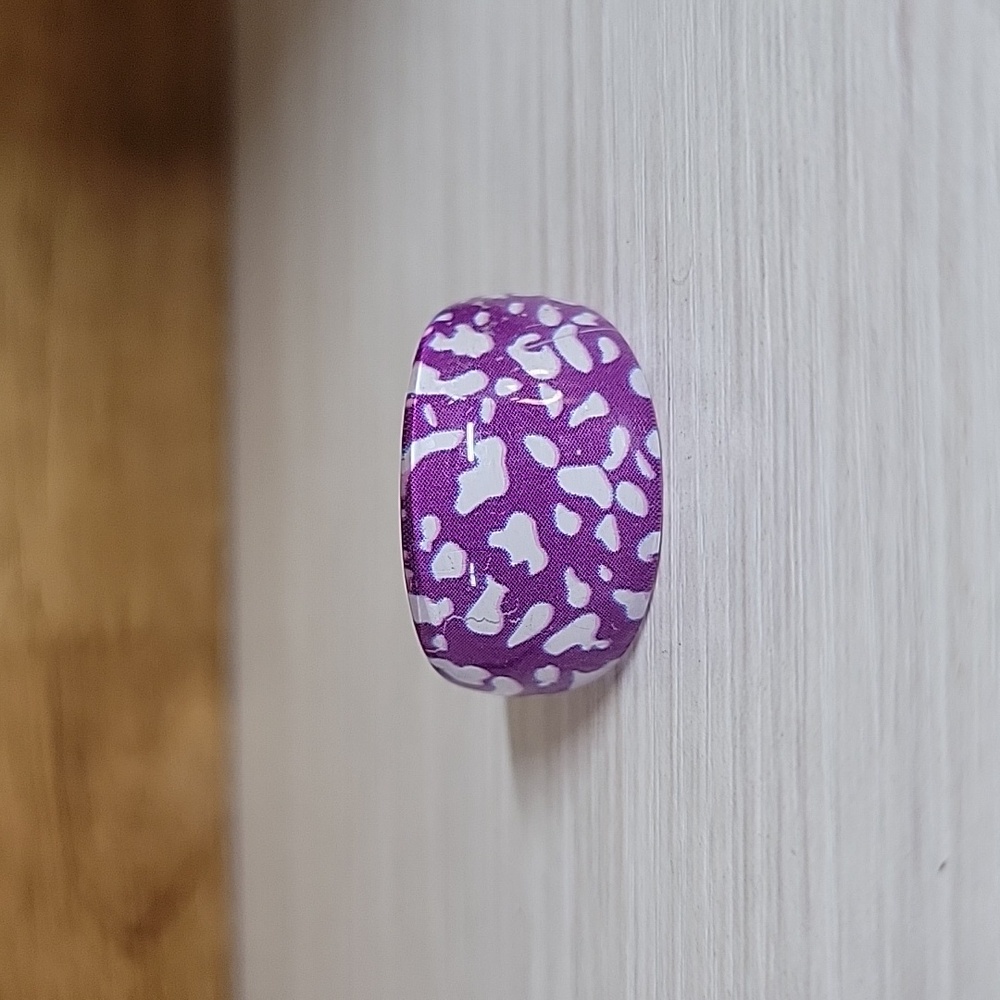 PURPLE ANIMAL PRINT ACRYLIC RING